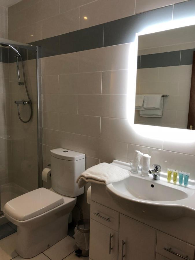 Tully'S Hotel Castlerea Buitenkant foto