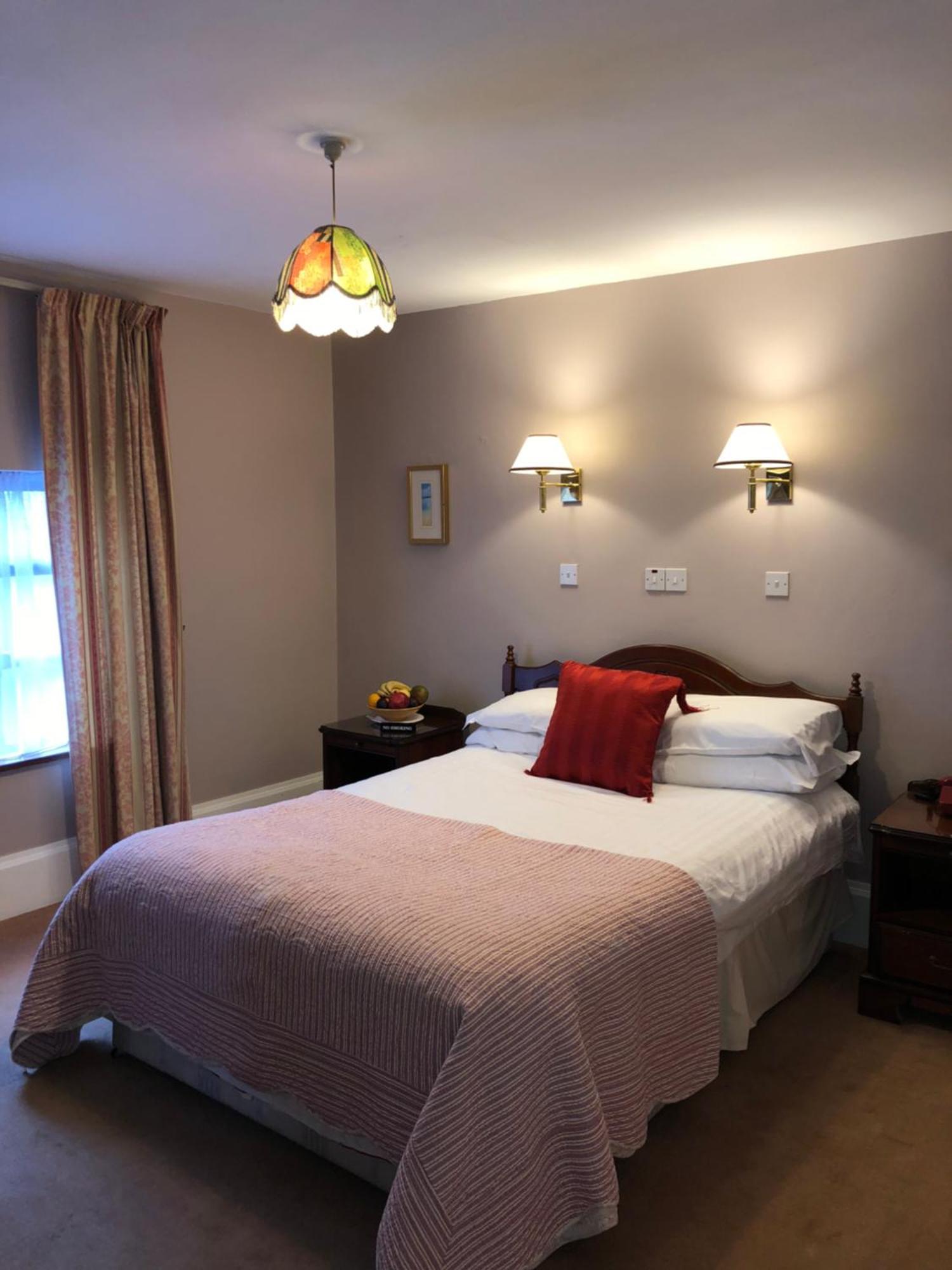 Tully'S Hotel Castlerea Buitenkant foto