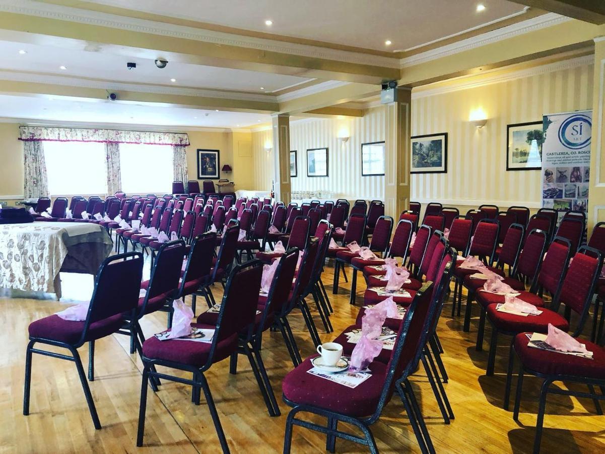 Tully'S Hotel Castlerea Buitenkant foto