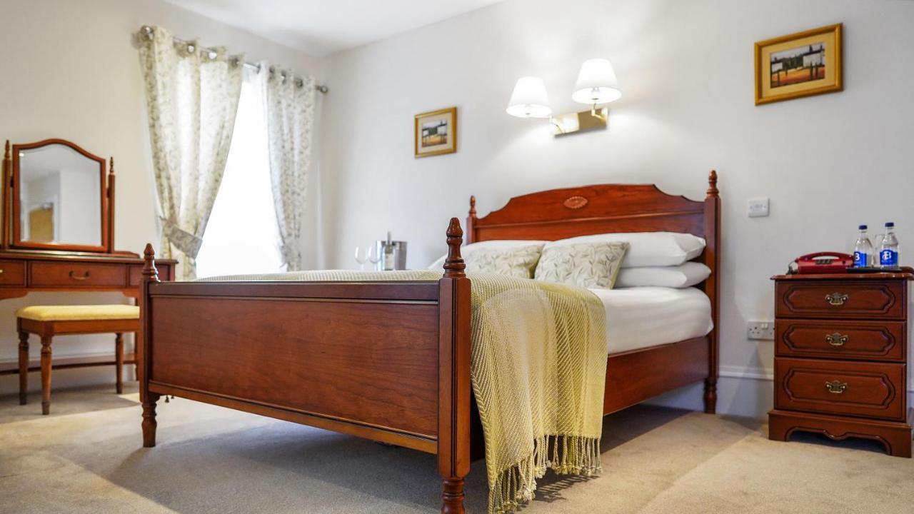 Tully'S Hotel Castlerea Buitenkant foto