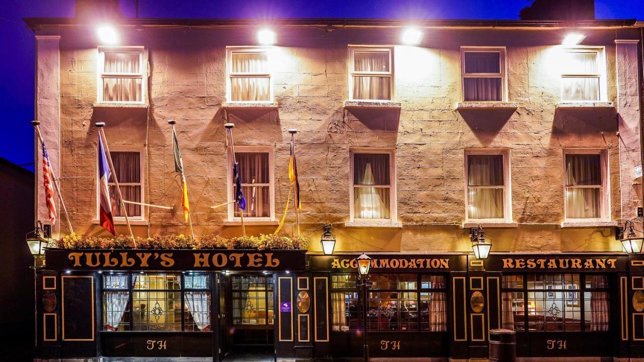 Tully'S Hotel Castlerea Buitenkant foto